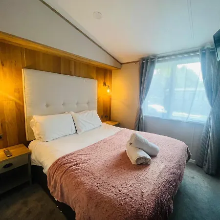 Treetops With Hot Tub Hotel York